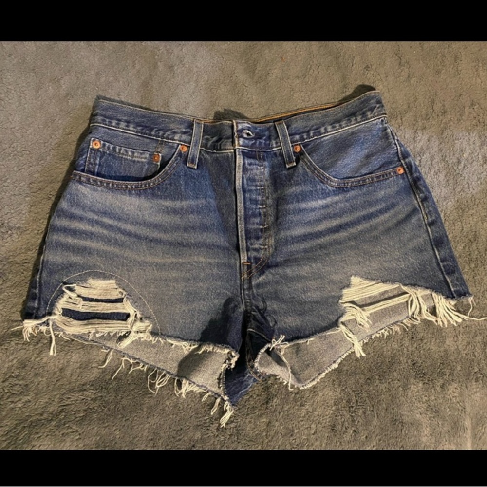 LIKE NEW Levi’s Denim Distressed Women's Shorts